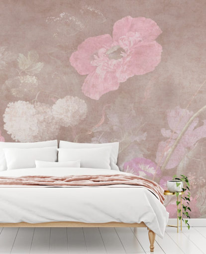 roze bloemenbehangmuurschildering genaamd Moody Baroque Florals van Bloomery Decor voor slaapkamers