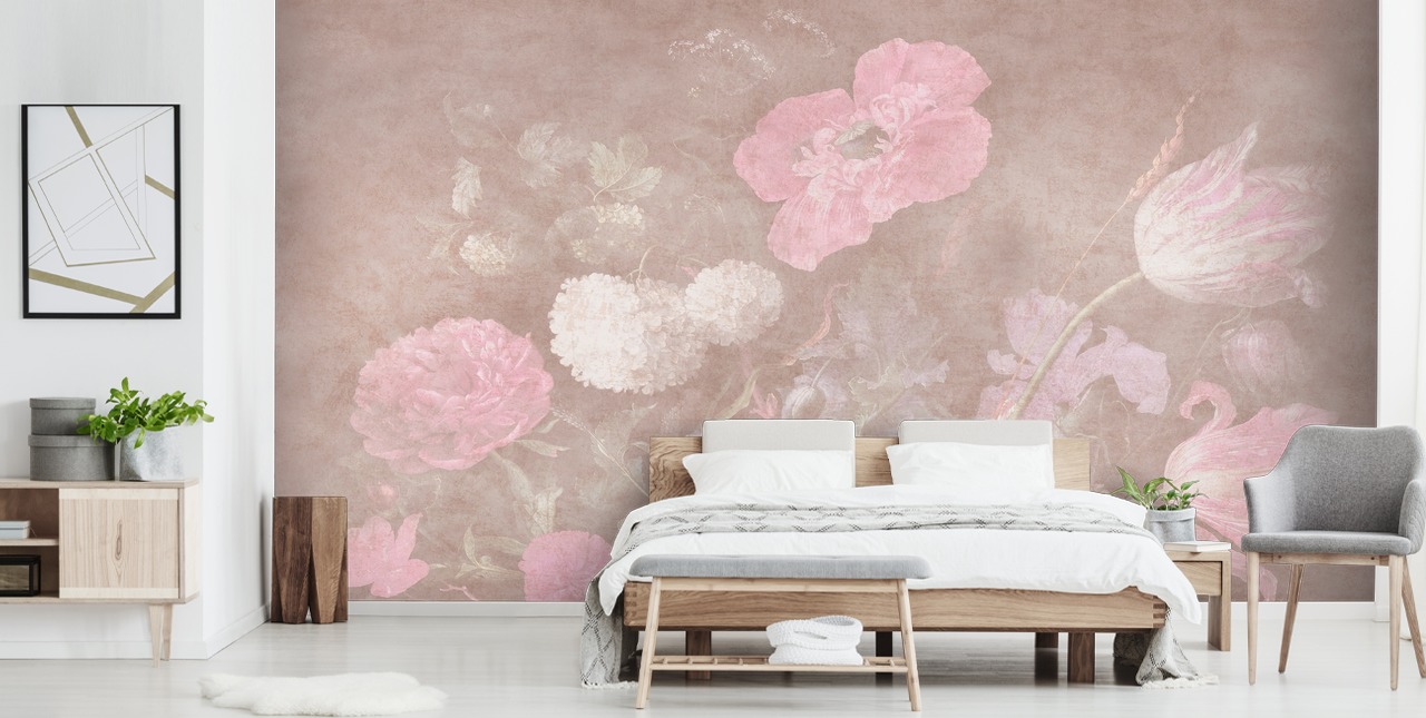 mural de papel pintado floral rosa llamado Moody Baroque Florals de Bloomery Decor para dormitorios