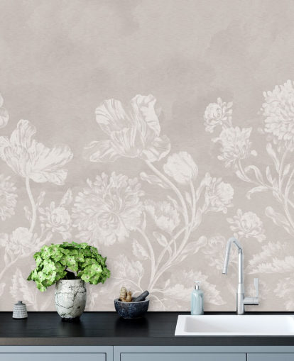 beige blomstertapet veggmaleri kalt Beige Moody Florals av Bloomery Decor for soverom, stuer og spiserom