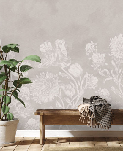 mural de papel pintado floral beige llamado Beige Moody Florals de Bloomery Decor para dormitorios, salas de estar y comedores