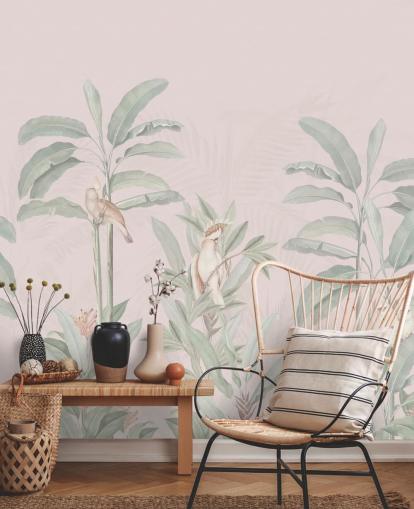 vaaleanpunainen viidakon taustakuvamaalaus nimeltä Vintage Blush Tropical Jungle by Bloomery Decor makuuhuoneisiin ja olohuoneisiin