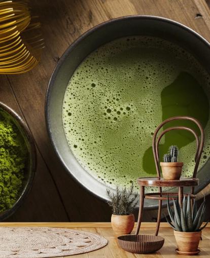 Groene Matcha-thee in een kom, Matchapoeder en klopbehang