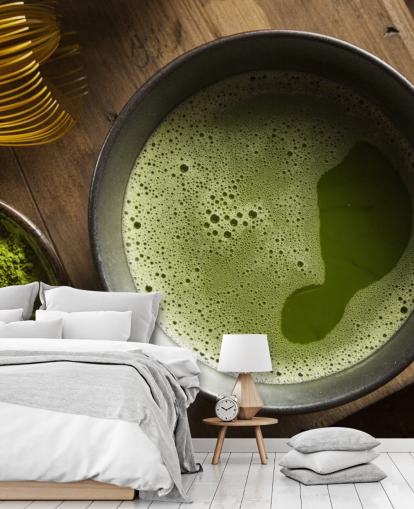Tè verde Matcha in una ciotola, carta da parati Matcha in polvere e frusta