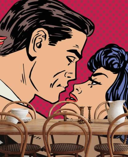 Pop Art de um homem e uma mulher beijando papel de parede