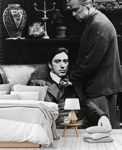 svart-hvitt gudfaren tapetmaleri kalt Al Pacino & Marlon Brando (Gudfaren) for soverom og kontorer