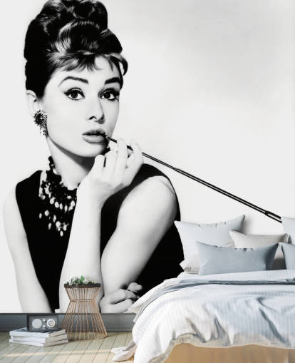 papier peint mural en noir et blanc d'Audrey Hepburn appelé Audrey Hepburn (Breakfast at Tiffany's) II pour les chambres, les cuisines et les bureaux papier peint mural en noir et blanc d'Audrey Hepburn appelé Audrey Hepburn (Breakfast at Tiffany's) II pour les chambres, les cuisines et les bureaux