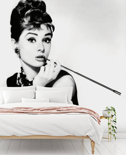 svart-hvitt audrey hepburn tapetmaleri kalt Audrey Hepburn (Frokost på Tiffany's) II for soverom, kjøkken og kontorer