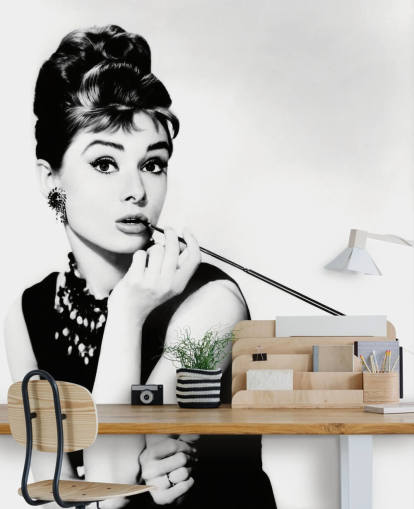 mural de papel de parede audrey hepburn preto e branco chamado Audrey Hepburn (Breakfast at Tiffany's) II para quartos, cozinhas e escritórios mural de papel de parede audrey hepburn preto e branco chamado Audrey Hepburn (Breakfast at Tiffany's) II para quartos, cozinhas e escritórios
