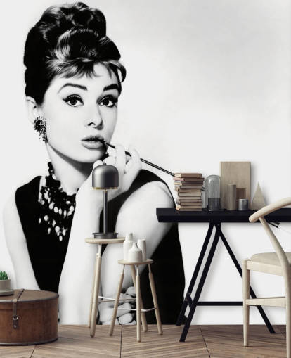 papier peint mural en noir et blanc d'Audrey Hepburn appelé Audrey Hepburn (Breakfast at Tiffany's) II pour les chambres, les cuisines et les bureaux