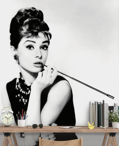 mural de papel de parede audrey hepburn preto e branco chamado Audrey Hepburn (Breakfast at Tiffany's) II para quartos, cozinhas e escritórios