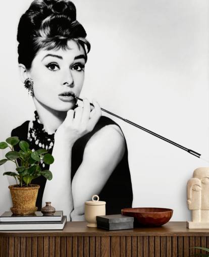 mural de papel de parede audrey hepburn preto e branco chamado Audrey Hepburn (Breakfast at Tiffany's) II para quartos, cozinhas e escritórios