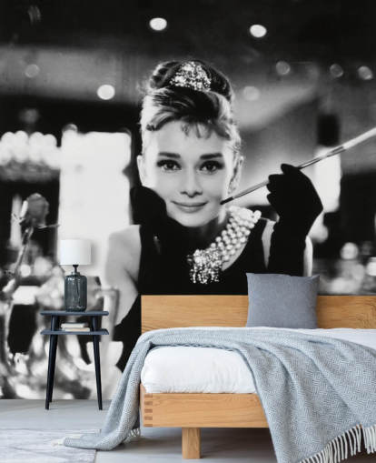 svart-hvitt filmtapet veggmaleri kalt Audrey Hepburn (Frokost på Tiffany's) III for soverom, stuer og hjemmekontorer svart-hvitt filmtapet veggmaleri kalt Audrey Hepburn (Frokost på Tiffany's) III for soverom, stuer og hjemmekontorer