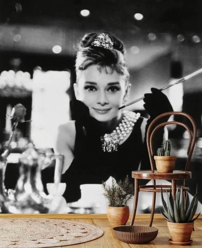 carta da parati murale in bianco e nero chiamata Audrey Hepburn (Colazione da Tiffany) III per camere da letto, salotti e uffici domestici
