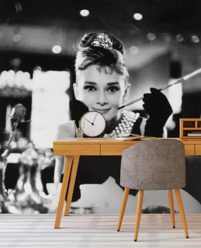 Schwarz-Weiß-Filmtapete namens Audrey Hepburn (Breakfast at Tiffany's) III für Schlafzimmer, Wohnzimmer und Heimbüro
