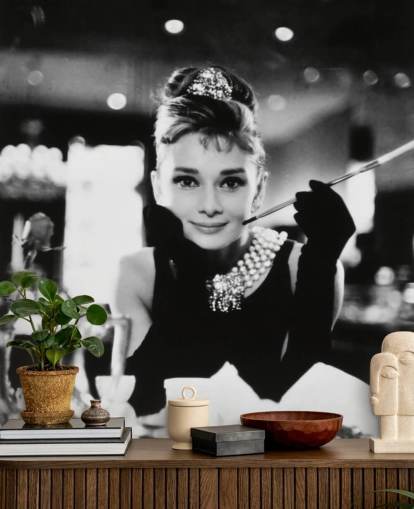 mural de papel pintado de película en blanco y negro llamado Audrey Hepburn (Desayuno con diamantes) III para dormitorios, salas de estar y oficinas en casa