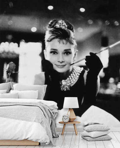 mural de papel pintado de película en blanco y negro llamado Audrey Hepburn (Desayuno con diamantes) III para dormitorios, salas de estar y oficinas en casa