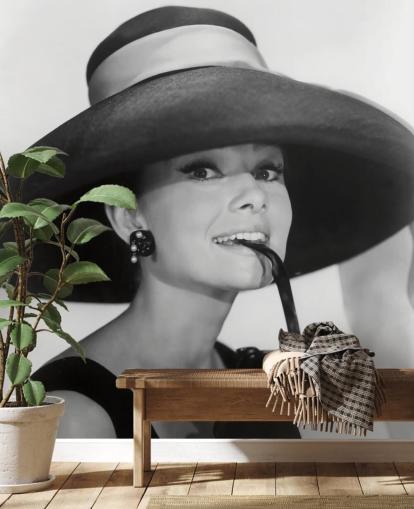 murale di carta da parati in bianco e nero con colazione da Tiffany chiamato Audrey Hepburn (Colazione da Tiffany) per camere da letto, aziende e uffici