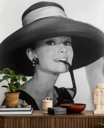 mural de papel pintado en blanco y negro llamado Audrey Hepburn (Desayuno en Tiffany's) para dormitorios, negocios y oficinas mural de papel pintado en blanco y negro llamado Audrey Hepburn (Desayuno en Tiffany's) para dormitorios, negocios y oficinas