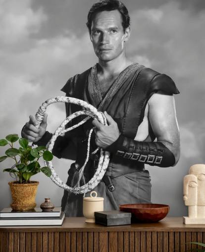 zwart-wit ben hur behangmuurschildering genaamd Charlton Heston (Ben-Hur) voor woonkamers, slaapkamers en kantoren aan huis