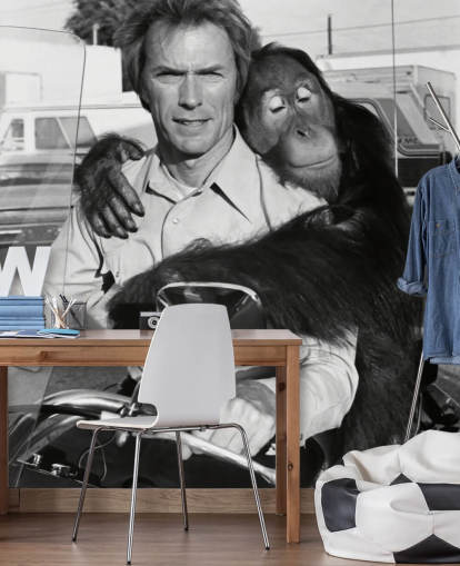 svart og hvitt clint eastwood og orangutang veggmaleri kalt Clint Eastwood (Every Which Way but Loose)
