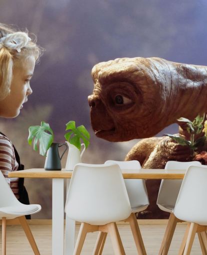 mural de papel pintado ET en color llamado E.T. the Extra-Terrestre para dormitorios y salas de cine