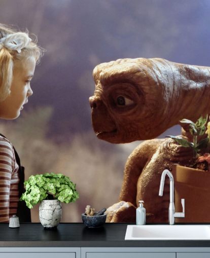 mural de papel pintado ET en color llamado E.T. the Extra-Terrestre para dormitorios y salas de cine