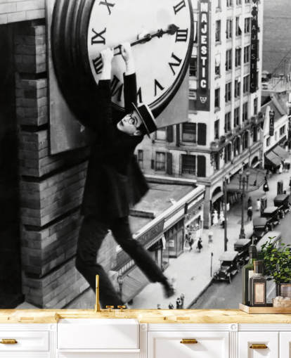 murale di carta da parati muto in bianco e nero chiamato Harold Lloyd (Safety Last!) per camere da letto, uffici e aziende