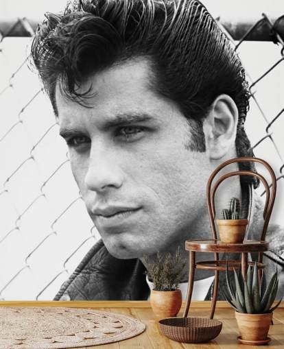 svartvitt fett väggmålning som heter John Travolta (Grease) för sovrum och vardagsrum svartvitt fett väggmålning som heter John Travolta (Grease) för sovrum och vardagsrum