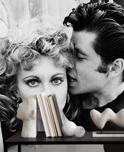 mural de papel pintado de grasa en blanco y negro llamado Olivia Newton-John & John Travolta (Grease) II