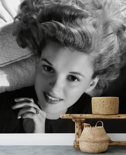 zwart-wit filmbehangmuurschildering genaamd Judy Garland voor slaapkamers, woonkamers en thuiskantoren