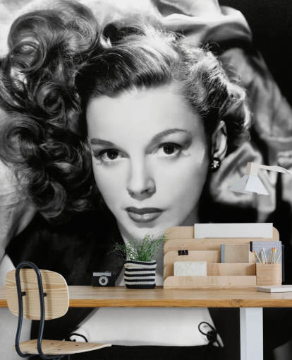 mustavalkoinen elokuvatähden taustakuva nimeltä Judy Garland II makuuhuoneisiin ja olohuoneisiin