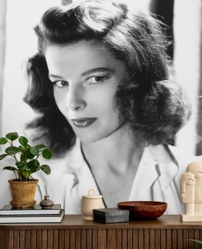 schwarz-weißes Katharine Hepburn-Wandbild mit dem Titel Katharine Hepburn (Frau des Jahres)
