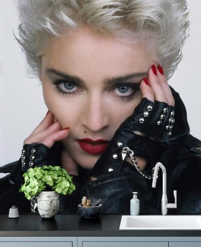 mural de papel de parede de músico chamado Madonna (Quem é essa garota?) para quartos e salas de estar