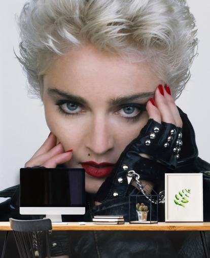 mural de papel pintado de un músico llamado Madonna (¿Quién es esa chica?) para dormitorios y salas de estar