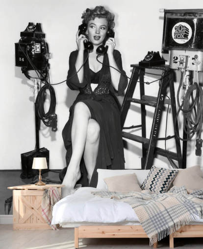 mural de papel pintado de Marilyn Monroe en blanco y negro llamado Marilyn Monroe (Don't Bother to Knock) para dormitorios y oficinas en casa