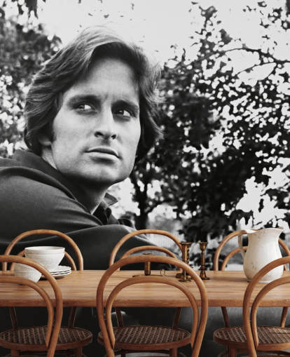 mural de papel de parede de filme em preto e branco chamado Michael Douglas (Adam às 6 da manhã) para quartos e salas de estar