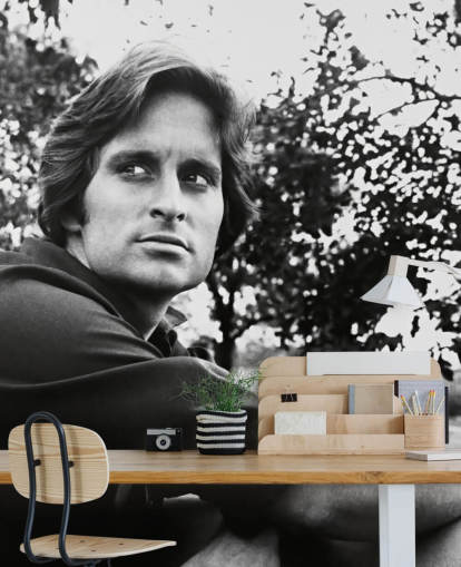 papier peint mural de film en noir et blanc intitulé Michael Douglas (Adam à 6 heures du matin) pour les chambres et les salons