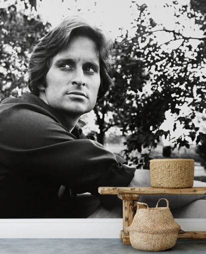 papier peint mural de film en noir et blanc intitulé Michael Douglas (Adam à 6 heures du matin) pour les chambres et les salons papier peint mural de film en noir et blanc intitulé Michael Douglas (Adam à 6 heures du matin) pour les chambres et les salons