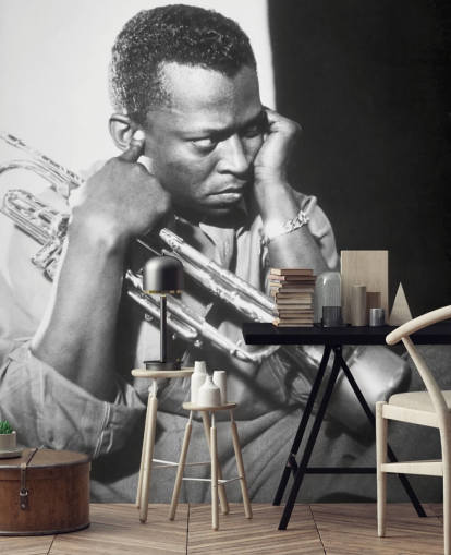 mural de papel pintado en blanco y negro de un músico de jazz llamado Miles Davis para clubes, locales y escuelas