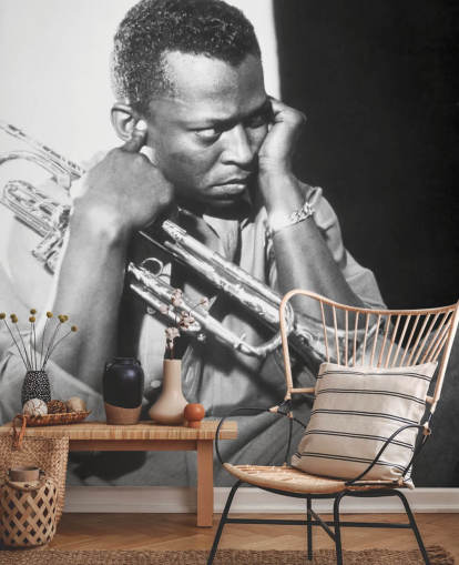 mural de papel pintado en blanco y negro de un músico de jazz llamado Miles Davis para clubes, locales y escuelas