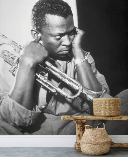 mural de papel pintado en blanco y negro de un músico de jazz llamado Miles Davis para clubes, locales y escuelas