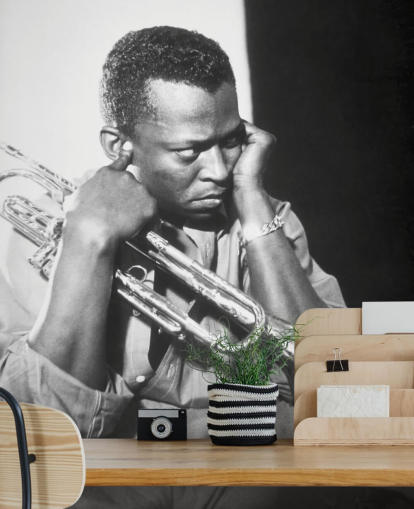 svart-hvitt jazzmusiker tapetmaleri kalt Miles Davis for klubber, arenaer og skoler