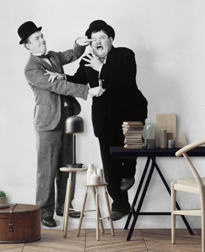 mural de papel de parede de filme mudo em preto e branco chamado Laurel and Hardy para residências e empresas
