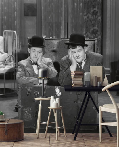 mural de papel de parede preto e branco de louro e resistente chamado Laurel and Hardy (Pack Up Your Troubles) para escritórios e residências