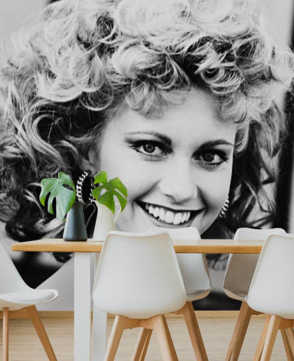schwarz-weißes Fetttapeten-Wandbild namens Olivia Newton-John (Grease) für Schlafzimmer und Wohnzimmer schwarz-weißes Fetttapeten-Wandbild namens Olivia Newton-John (Grease) für Schlafzimmer und Wohnzimmer