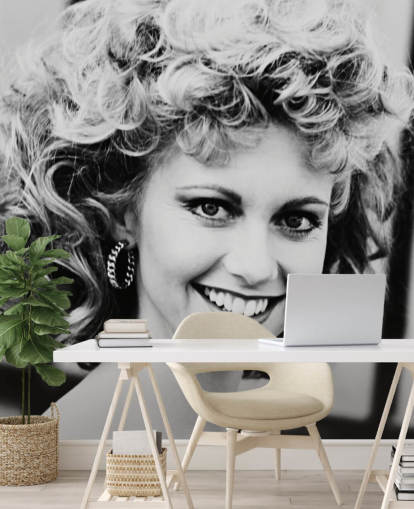 mural de papel de parede com graxa preta e branca chamado Olivia Newton-John (Grease) para quartos e salas de estar
