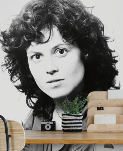 black and white movie wallpaper mural called Sigourney Weaver II (Alien) for bedrooms and home offices black and white movie wallpaper mural called Sigourney Weaver II (Alien) for bedrooms and home offices