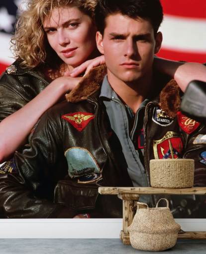 filmmuurschildering genaamd Tom Cruise & Kelly McGillis (Top Gun) voor slaapkamers, woonkamers en kantoren filmmuurschildering genaamd Tom Cruise & Kelly McGillis (Top Gun) voor slaapkamers, woonkamers en kantoren
