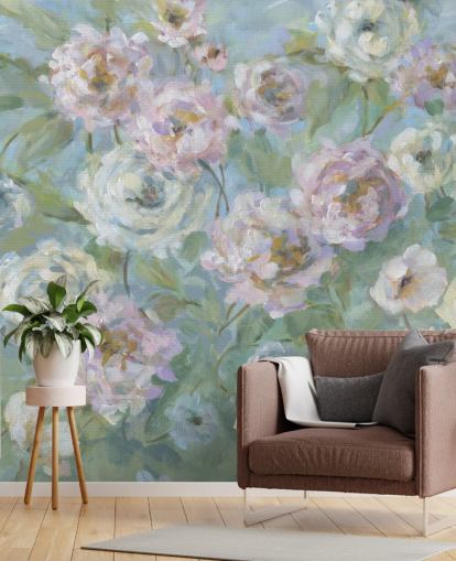 roze, witte en groene tuinbehangmuurschildering genaamd Delicate Rose Garden van Carol Robinson voor woon- en slaapkamers