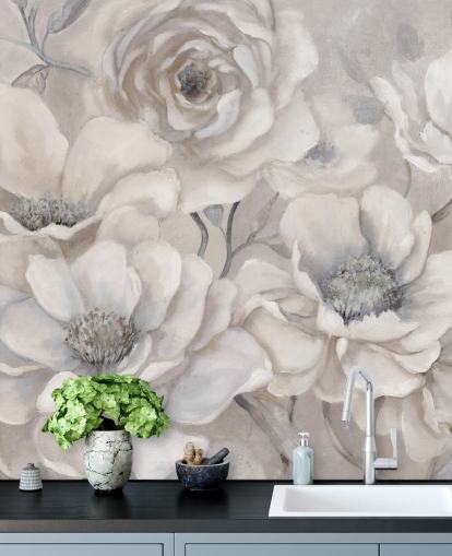 mural de papel pintado floral blanco llamado Full Pewter Blooms de Carol Robinson para dormitorios y salas de estar